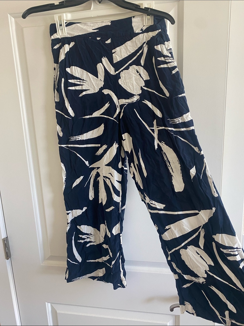 Elie Tahari Navy and White Abstract Wide-Leg Pants